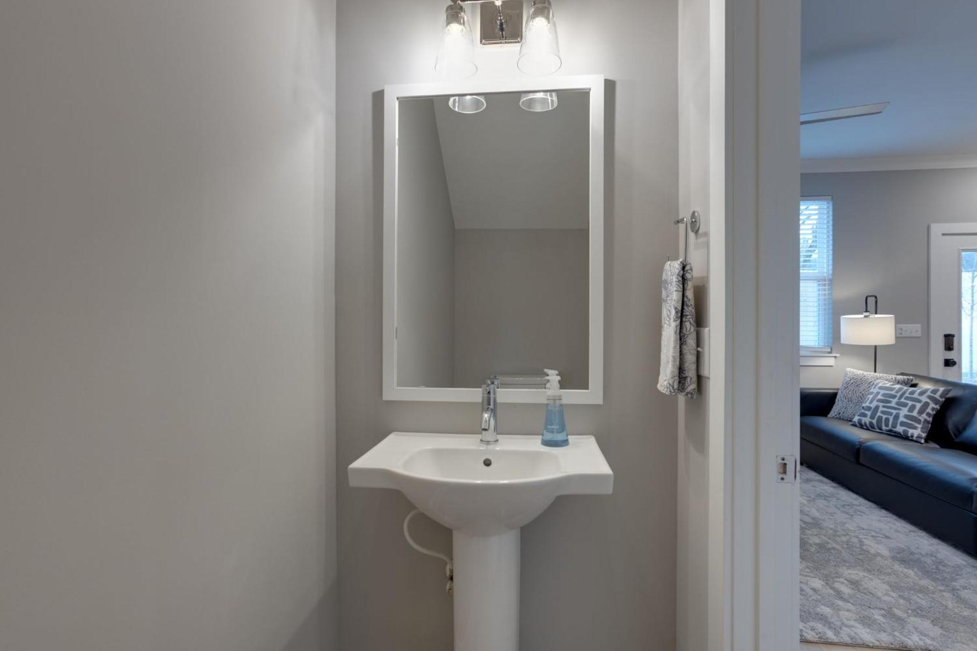 Modern Townhome, 10Min To Downtown! 8Min To Grand Ole Opry! Sleeps 8! Nashville Extérieur photo